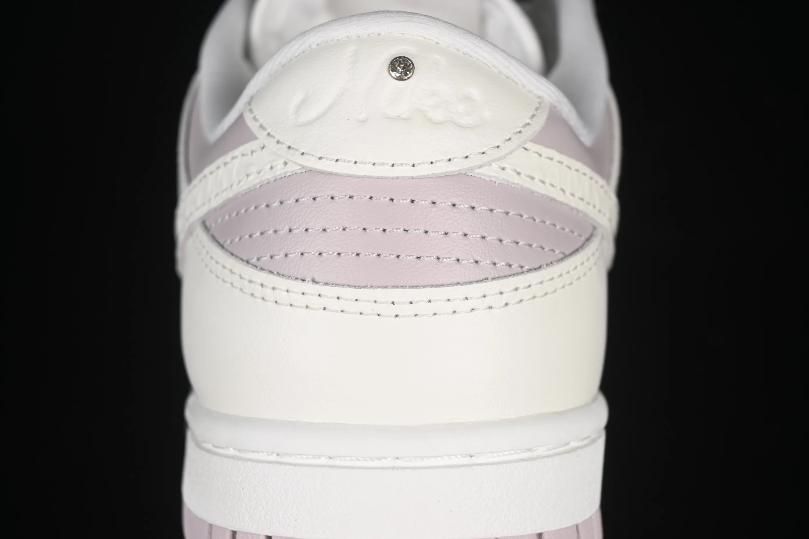 All categories Nk SB Dunk series Nk SB Dunk Low low-top sneakers Nike SB Dunk Low white lavender embossed low-top casual sneakers IH0639-011